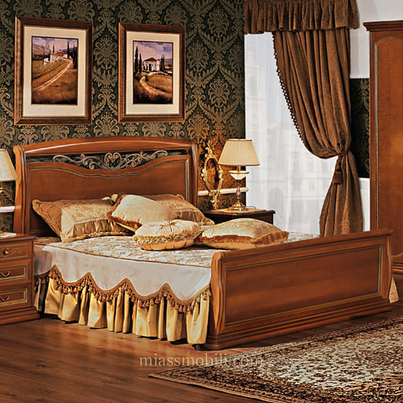 Двуспальная кровать (1600х2000) с кованым элементом и прямой ножной спинкой