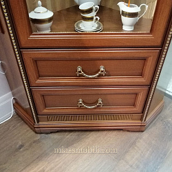 Шкаф для посуды угловой (с зеркалами)